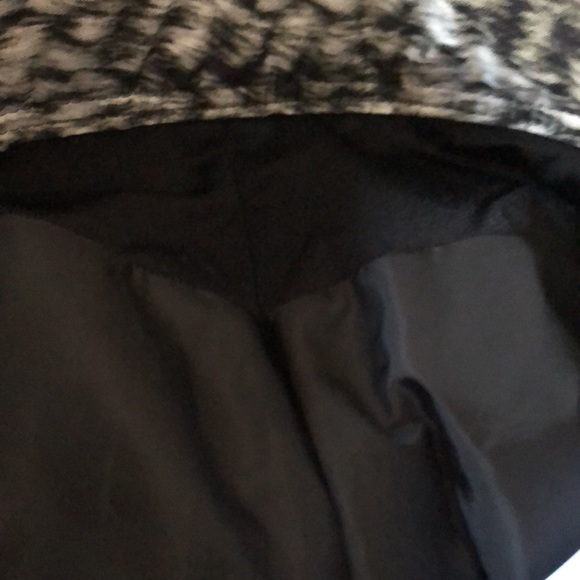 Descente Snowboard pants in black, grey and cream - Picture 15 of 16